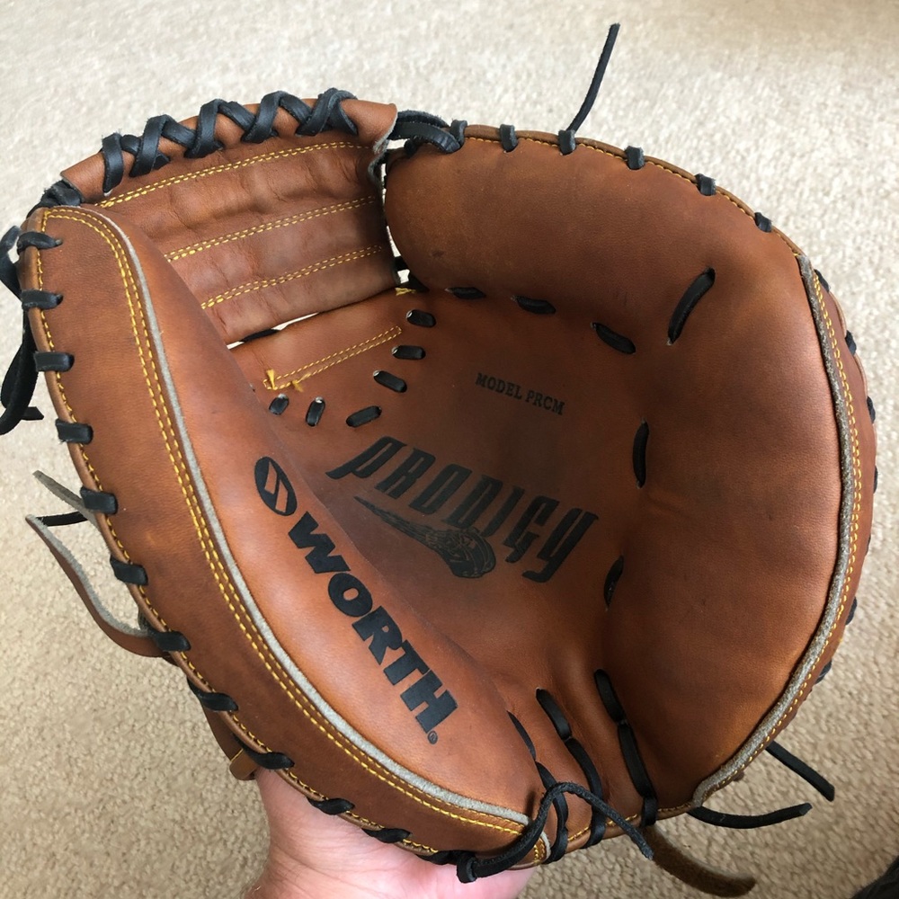 Worth Catcher’s Glove 32”